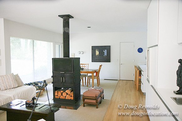 Smith House Contemporary, Modern, Dwell Style Home 3 car garage, 2 story’s, larger back yard & Front yard. Patio, PDX Zone