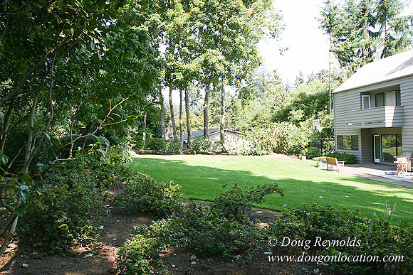 Smith House Contemporary, Modern, Dwell Style Home 3 car garage, 2 story’s, larger back yard & Front yard. Patio, PDX Zone