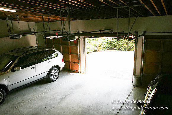 Smith House Contemporary, Modern, Dwell Style Home 3 car garage, 2 story’s, larger back yard & Front yard. Patio, PDX Zone