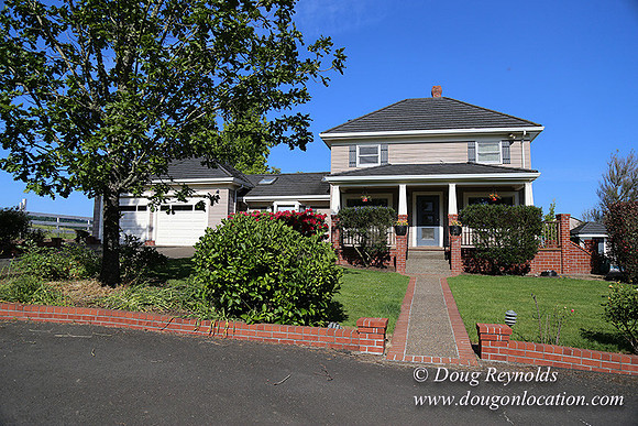 "2 Barns", "2 car garage", "40+ Acres", "PDX Zone", Pool, "White Fence", cows, "farm House", "rap around dive", "well maintained"