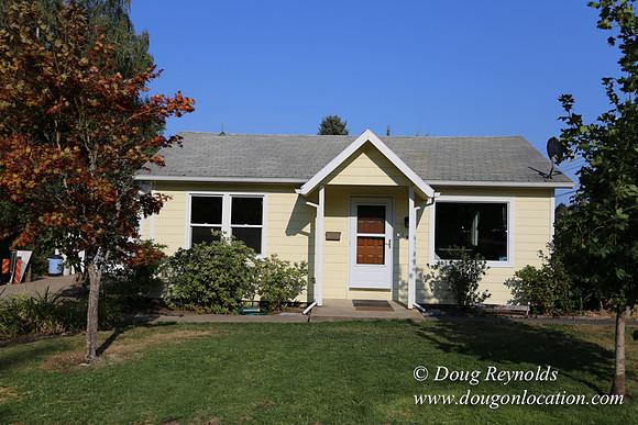 Nathans House Small, Bungalow, 2-bed rooms, "Small lot" city corner,