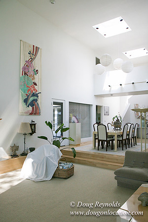 Smith House Contemporary, Modern, Dwell Style Home 3 car garage, 2 story’s, larger back yard & Front yard. Patio, PDX Zone