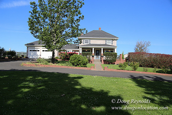 "2 Barns", "2 car garage", "40+ Acres", "PDX Zone", Pool, "White Fence", cows, "farm House", "rap around dive", "well maintained"