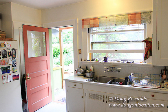 Laura’s Home This is a Portland Bungalow Style small home with a average sized and interesting back yard, nice garden with bee hive’s