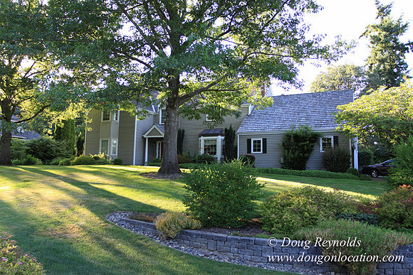 Large Traditional 70’s Style Home, 2 story, 3 car garage on Large Lot with Bees