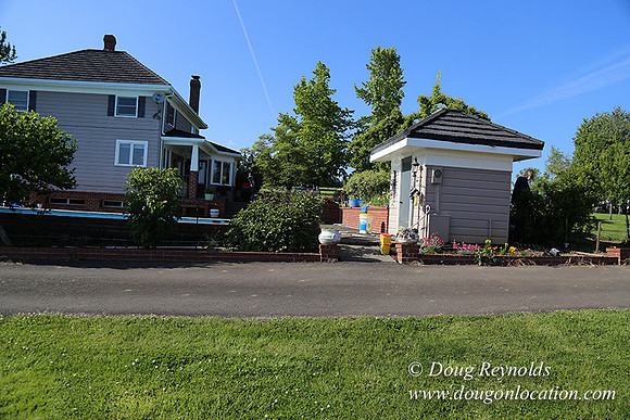 "2 Barns", "2 car garage", "40+ Acres", "PDX Zone", Pool, "White Fence", cows, "farm House", "rap around dive", "well maintained"