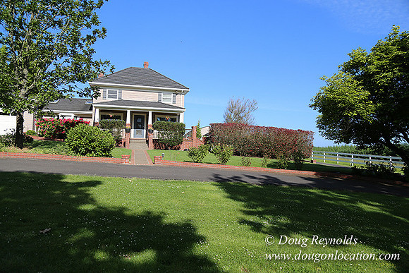 "2 Barns", "2 car garage", "40+ Acres", "PDX Zone", Pool, "White Fence", cows, "farm House", "rap around dive", "well maintained"