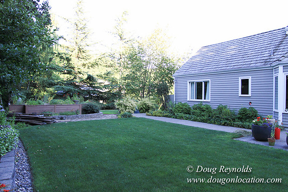 Large Traditional 70’s Style Home, 2 story, 3 car garage on Large Lot with Bees