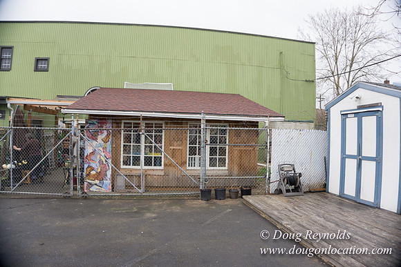 Village Merchants, Re Sell Store