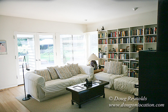 Smith House Contemporary, Modern, Dwell Style Home 3 car garage, 2 story’s, larger back yard & Front yard. Patio, PDX Zone