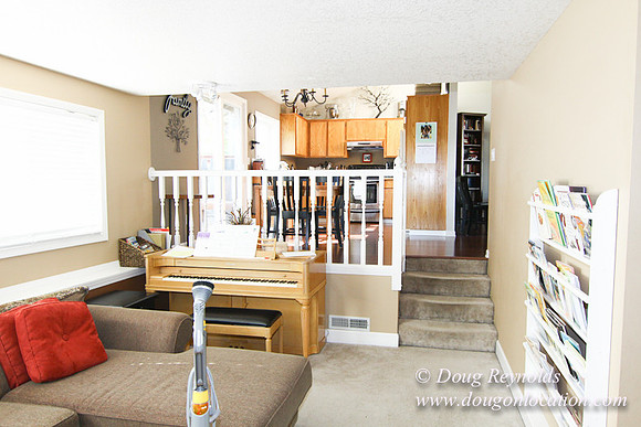 70's/80's Suburban Home Traditional with 2 car garage 2 story on Small lot