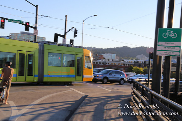 Street Car Broadway Brdg-4250
