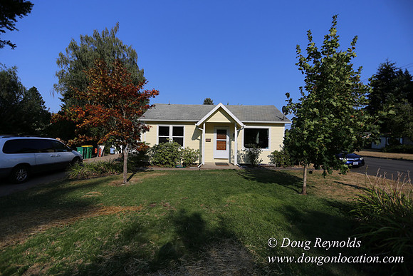 Nathans House Small, Bungalow, 2-bed rooms, "Small lot" city corner,