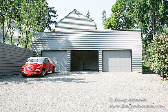Smith House Contemporary, Modern, Dwell Style Home 3 car garage, 2 story’s, larger back yard & Front yard. Patio, PDX Zone
