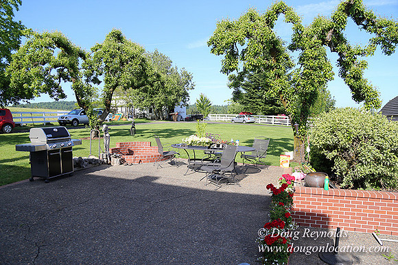 "2 Barns", "2 car garage", "40+ Acres", "PDX Zone", Pool, "White Fence", cows, "farm House", "rap around dive", "well maintained"