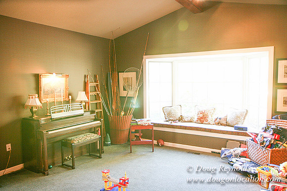 Glinna’s Home Traditional Style County Ranch home, large kitchen great room, 2 car garage on Acreage with large back yard, large front yard, garden, pool, patio, 2 story shop with office,  PDX Zone