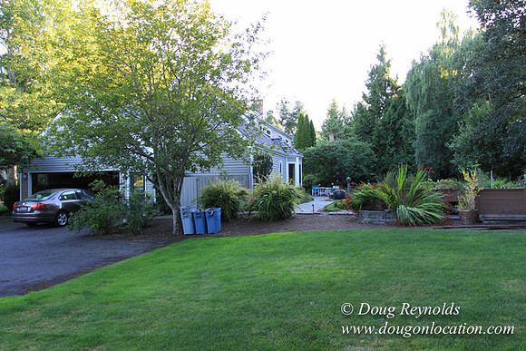 Large Traditional 70’s Style Home, 2 story, 3 car garage on Large Lot with Bees