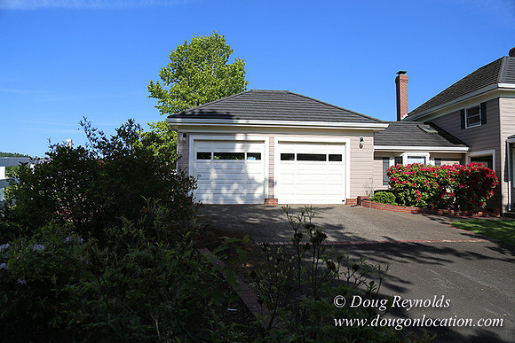 "2 Barns", "2 car garage", "40+ Acres", "PDX Zone", Pool, "White Fence", cows, "farm House", "rap around dive", "well maintained"