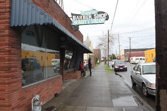 Den Salon Barber Shop-9737