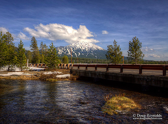 Bridge w Mountain