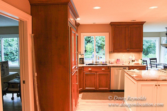 Large Traditional 70’s Style Home, 2 story, 3 car garage on Large Lot with Bees