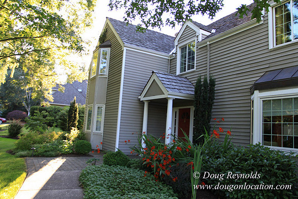 Large Traditional 70’s Style Home, 2 story, 3 car garage on Large Lot with Bees