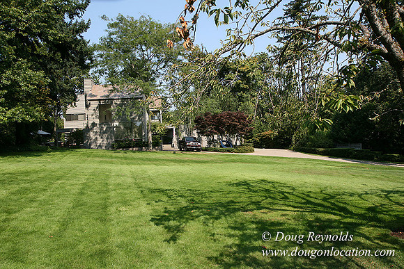Smith House Contemporary, Modern, Dwell Style Home 3 car garage, 2 story’s, larger back yard & Front yard. Patio, PDX Zone