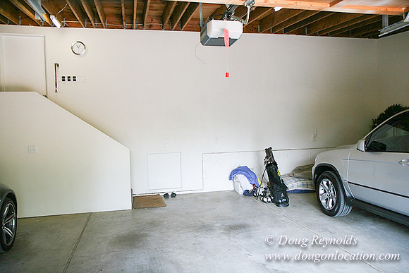 Smith House Contemporary, Modern, Dwell Style Home 3 car garage, 2 story’s, larger back yard & Front yard. Patio, PDX Zone