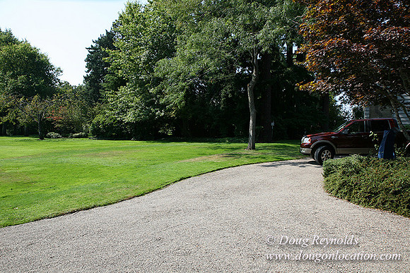 Smith House Contemporary, Modern, Dwell Style Home 3 car garage, 2 story’s, larger back yard & Front yard. Patio, PDX Zone