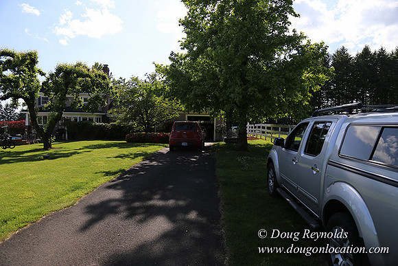 "2 Barns", "2 car garage", "40+ Acres", "PDX Zone", Pool, "White Fence", cows, "farm House", "rap around dive", "well maintained"